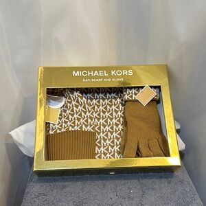 Michael Kors Gold and Cream Hat,Scarf and Glove Set!NWT